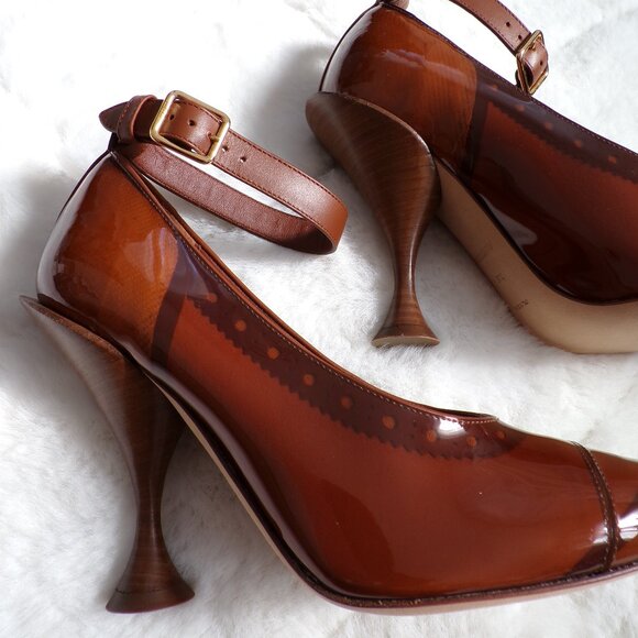 Burberry Patent Leather Scallop Detail Pointed Toe Pumps, Retro Party Event NIB - Picture 9 of 16